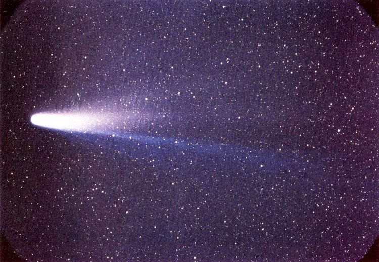 Por NASA/W. Liller - NSSDC's Photo Gallery (NASA):http://nssdc.gsfc.nasa.gov/photo_gallery/photogallery-comets.htmlhttp://nssdc.gsfc.nasa.gov/image/planetary/comet/lspn_comet_halley1.jpg, Domínio público, https://commons.wikimedia.org/w/index.php?curid=544352